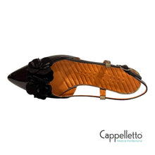 Carica l'immagine nel visualizzatore di Gallery, HEZEL SlingBack in Vernice Nera con Fiore Nero/Oro