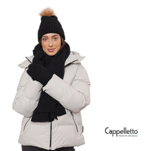 Carica l'immagine nel visualizzatore di Gallery, MARTI Berretto in Maglia con PomPon Nero