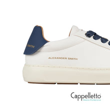 Carica l'immagine nel visualizzatore di Gallery, SOHO Uomo in Pelle Bianca con Dettagli Blu 3667