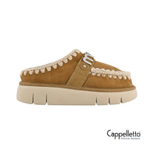 Carica l'immagine nel visualizzatore di Gallery, Bounce Clog Metal Logo Cognac