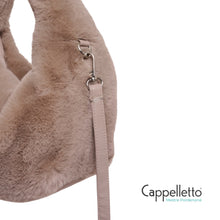 Carica l'immagine nel visualizzatore di Gallery, CHERYL Borsetta EcoPelliccia CrossBody Mocha Latte