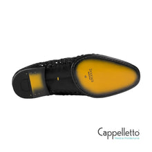 Carica l'immagine nel visualizzatore di Gallery, Mocassino in Pelle Traforata con Nappine Nero