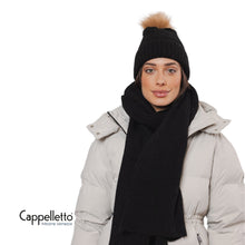 Carica l'immagine nel visualizzatore di Gallery, MARTI Berretto in Maglia con PomPon Nero