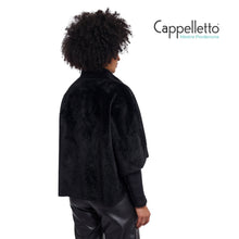 Carica l'immagine nel visualizzatore di Gallery, DEWI Mantella in EcoPelliccia Nera
