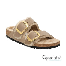 Carica l'immagine nel visualizzatore di Gallery, Arizona Donna Big Buckle Shearling Tobacco Brown