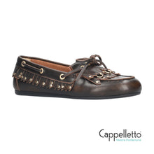 Carica l'immagine nel visualizzatore di Gallery, AURELIE Loafer in Pelle Anticata Marrone e Borchie