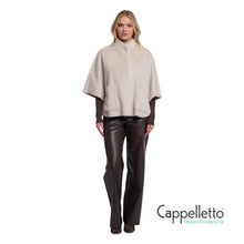 Carica l'immagine nel visualizzatore di Gallery, DEWI Mantella in EcoPelliccia Betulla