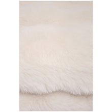 Carica l'immagine nel visualizzatore di Gallery, SERGE Coperta Snow White