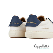Carica l'immagine nel visualizzatore di Gallery, SOHO Uomo in Pelle Bianca con Dettagli Blu 3667