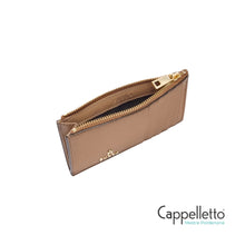 Carica l'immagine nel visualizzatore di Gallery, CAMELIA M Zipped Card Case Greige