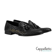 Carica l'immagine nel visualizzatore di Gallery, Mocassino in Pelle Traforata con Nappine Nero