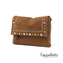 Carica l'immagine nel visualizzatore di Gallery, ELISA Borsa in Suede Caramel + Borchie