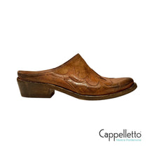 Carica l'immagine nel visualizzatore di Gallery, Sabot Texano Crust Bruno Velour