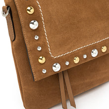 Carica l'immagine nel visualizzatore di Gallery, ELISA Borsa in Suede Caramel + Borchie