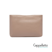 Carica l'immagine nel visualizzatore di Gallery, BRENDA Pochette in Pelle Martellata Dove