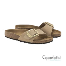Carica l'immagine nel visualizzatore di Gallery, MADRID Donna Big Buckle Nubuck Leather Sandcastle
