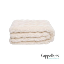 Carica l'immagine nel visualizzatore di Gallery, SERGE Coperta Snow White