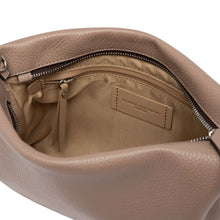 Carica l'immagine nel visualizzatore di Gallery, BRENDA Pochette in Pelle Martellata Dove
