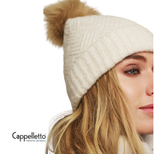 Carica l'immagine nel visualizzatore di Gallery, MARTI Berretto in Maglia con PomPon Betulla