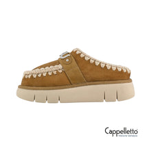 Carica l'immagine nel visualizzatore di Gallery, Bounce Clog Metal Logo Cognac