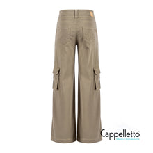Carica l'immagine nel visualizzatore di Gallery, SANDRA Panta Cargo Gabardina Comfort Verde Militare