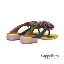 Carica l'immagine nel visualizzatore di Gallery, POM POM T-BAR Flat Suede Multi