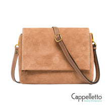 Carica l'immagine nel visualizzatore di Gallery, THREE Borsa in Pelle Scamosciata Caramel