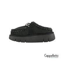 Carica l'immagine nel visualizzatore di Gallery, Bounce Clog Metal Logo Black