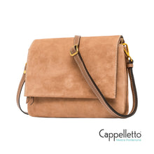 Carica l'immagine nel visualizzatore di Gallery, THREE Borsa in Pelle Scamosciata Caramel
