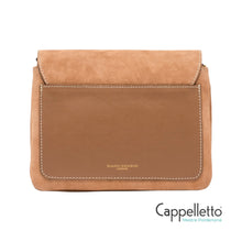 Carica l'immagine nel visualizzatore di Gallery, THREE Borsa in Pelle Scamosciata Caramel
