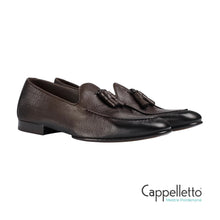 Carica l'immagine nel visualizzatore di Gallery, Mocassino con Nappine in Pelle di Cervo Testa di Moro
