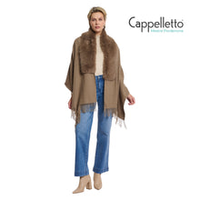 Carica l&#39;immagine nel visualizzatore di Gallery, WENDY Cappa con Dettagli in EcoPelliccia Toffee
