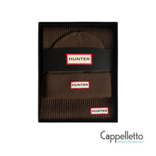 Carica l&#39;immagine nel visualizzatore di Gallery, JURA Scarf And Beanie Box Set Chocolate
