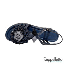 Carica l'immagine nel visualizzatore di Gallery, FORLI Sandalo in Pelle Intrecciata con Fiori Applicati Jeans
