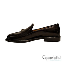Carica l&#39;immagine nel visualizzatore di Gallery, Mocassino Donna con Doppia Fibbia Nera
