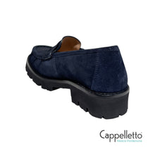 Carica l'immagine nel visualizzatore di Gallery, FIJO Mocassino Donna in Camoscio Arricciato Blu
