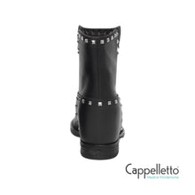Carica l'immagine nel visualizzatore di Gallery, Stivaletto 2853 Nero con Spacco e Borchie Piramidali
