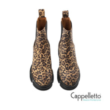 Carica l&#39;immagine nel visualizzatore di Gallery, CPH 570 Chelsea in Suede Leo
