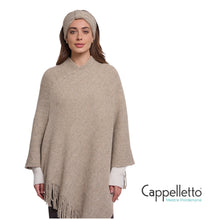 Carica l'immagine nel visualizzatore di Gallery, OZANNE Poncho con Frange Beige
