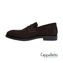 Carica l'immagine nel visualizzatore di Gallery, Loafer 1875 in Suede Mogano
