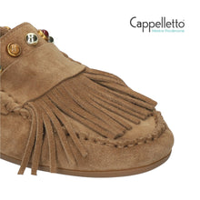 Carica l'immagine nel visualizzatore di Gallery, GUAVA Loafer Cuero Tan Borchie e Frangia
