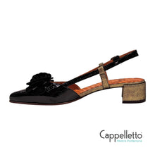 Carica l'immagine nel visualizzatore di Gallery, HEZEL SlingBack in Vernice Nera con Fiore Nero/Oro
