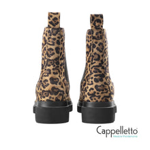 Carica l&#39;immagine nel visualizzatore di Gallery, CPH 570 Chelsea in Suede Leo
