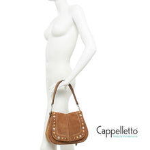Carica l'immagine nel visualizzatore di Gallery, HELENA ROUND Borsa in Suede Caramel+Borchie
