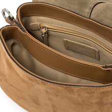 Carica l'immagine nel visualizzatore di Gallery, HELENA ROUND Borsa in Suede Caramel+Borchie
