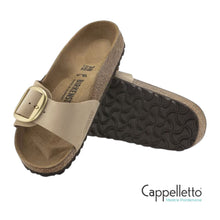 Carica l&#39;immagine nel visualizzatore di Gallery, Madrid Big Buckle Nubuck Leather Sandcastle
