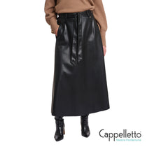 Carica l&#39;immagine nel visualizzatore di Gallery, CHELSEA Gonna in EcoPelle Nera
