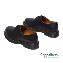 Carica l'immagine nel visualizzatore di Gallery, Scarpa Oxford 1461 Black Ambassador

