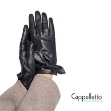 Carica l'immagine nel visualizzatore di Gallery, SEMIRA Guanti in Pelle con Fiocco Nero

