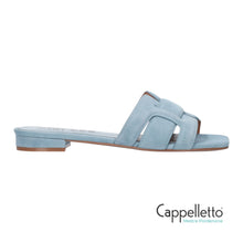 Carica l'immagine nel visualizzatore di Gallery, Mules Flat in Suede Celeste
